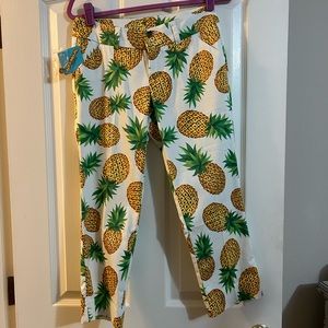 Loudmouth Pineapple Capris, size 2